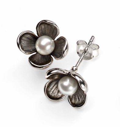 Picture of Flower Earrings With White Pearl